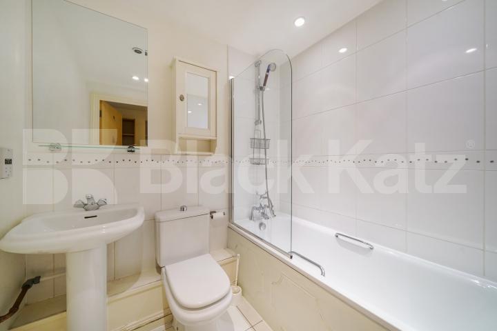 Superbly located penthouse, Inclusive of water rates & Parking Longstone Court Great Dover Steet, London Bridge